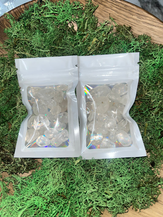 Clear quartz chips ￼