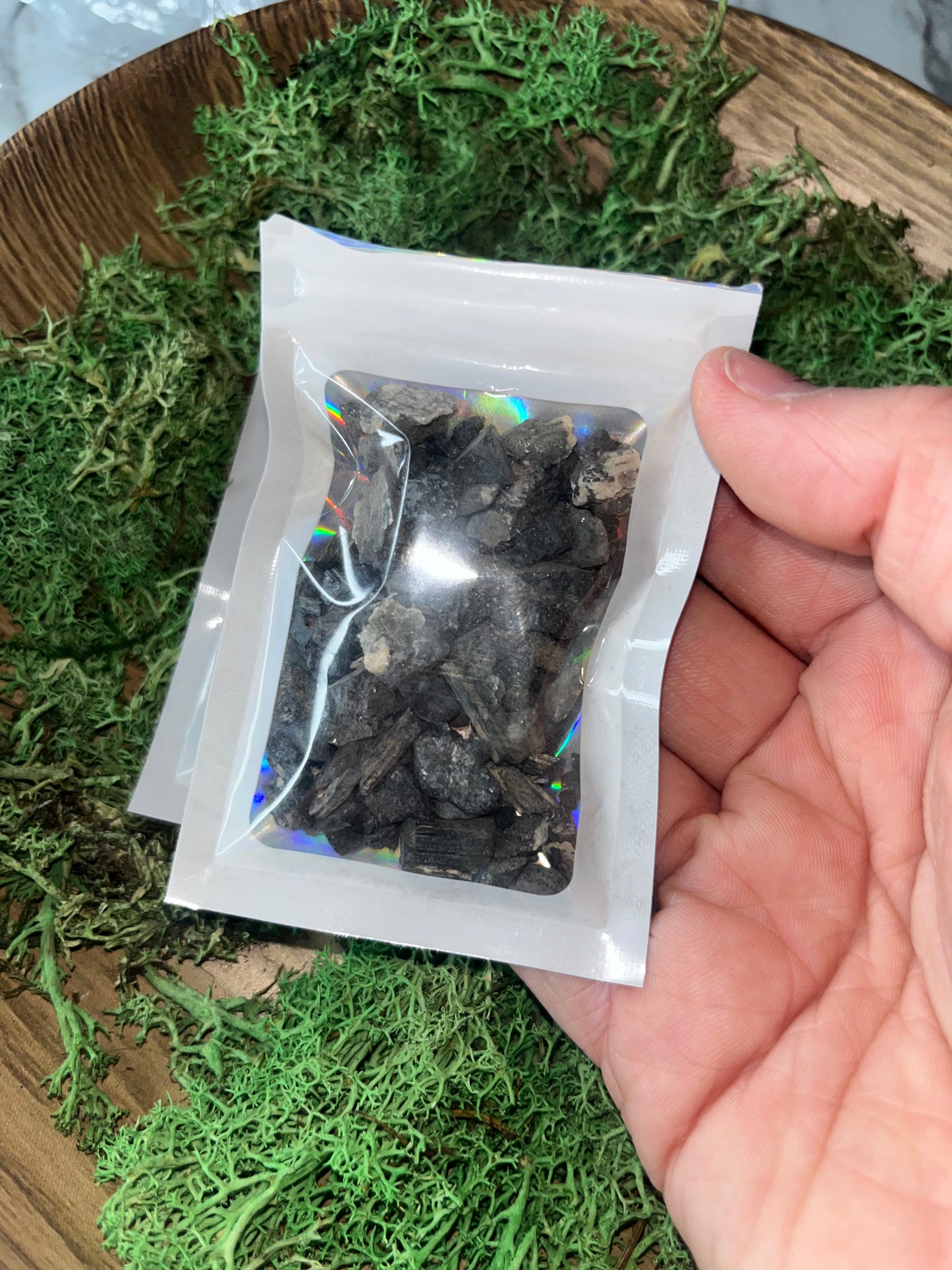 Black tourmaline chips ￼